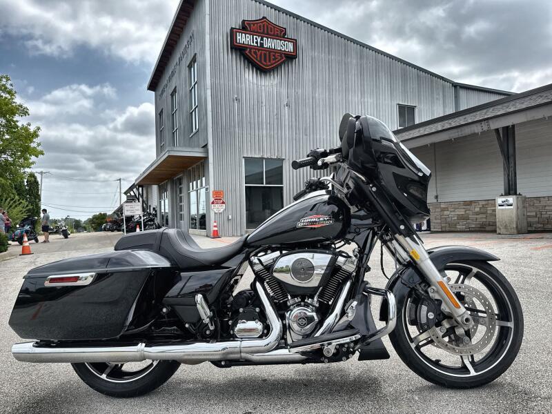2024 Harley-Davidson® Street Glide® Vivid Black