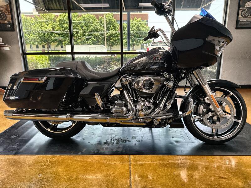2026 Harley-Davidson® Road Glide® Midnight Ember Chrome Trim