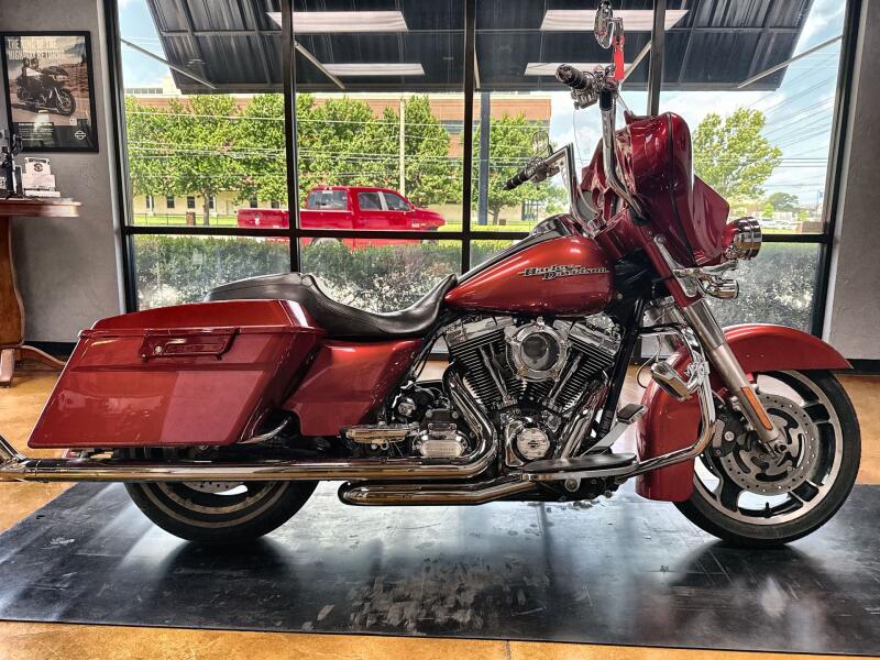 2013 Harley-Davidson® Street Glide® EMBR RED SUNGLO