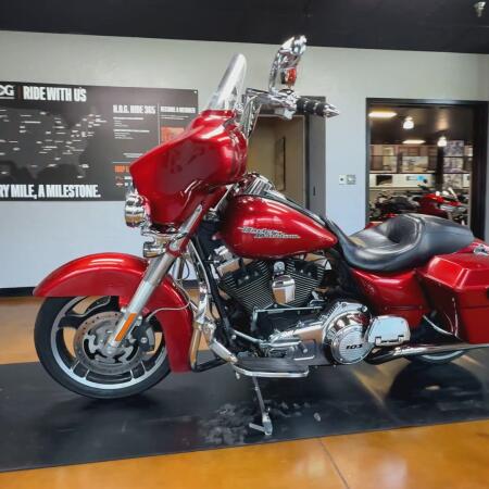 2013 Harley-Davidson® Street Glide® EMBR RED SUNGLO thumb 2