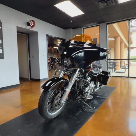 2020 Harley-Davidson® Electra Glide® Standard Vivid Black thumb 3
