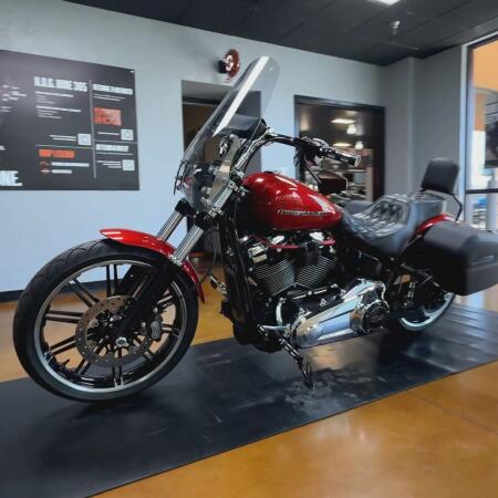 2019 Harley-Davidson® Breakout® 114 Wicked Red thumb 2