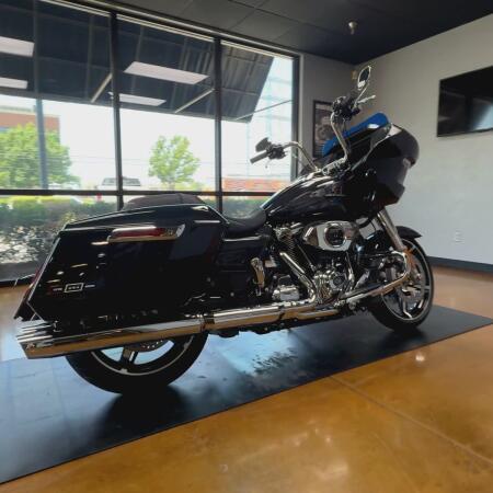 2026 Harley-Davidson® Road Glide® Midnight Ember Chrome Trim thumb 2