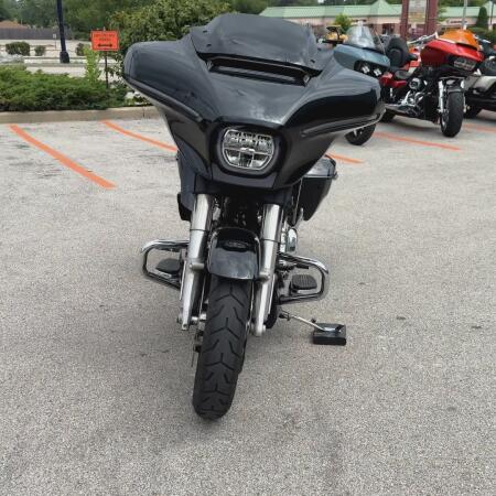 2024 Harley-Davidson® Street Glide® Vivid Black thumb 2