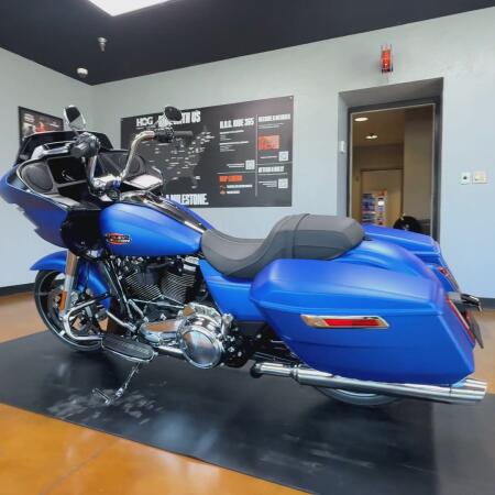 2026 Harley-Davidson® Road Glide® Aurora Blue Denim Chrome Trim thumb 3