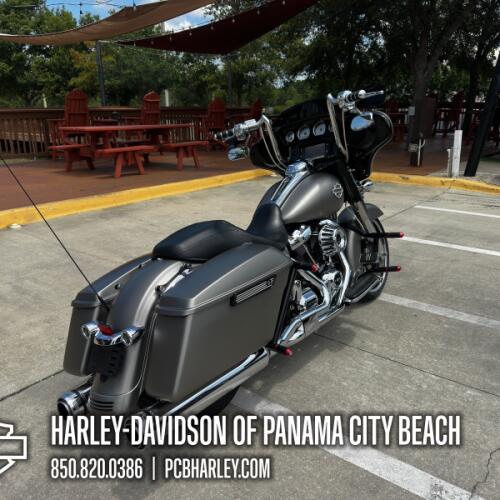 2017 Harley-Davidson® Street Glide® Special thumb 2