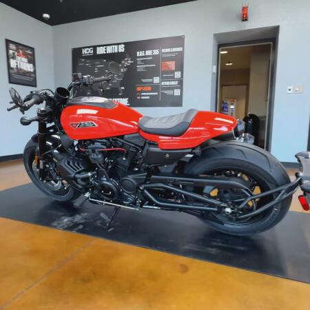 2026 Harley-Davidson® Sportster® S Blood Orange thumb 3