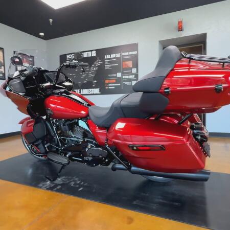 2026 Harley-Davidson® Road Glide Limited Brilliant Red Black Trim thumb 1