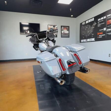 2026 Harley-Davidson® Road Glide® Dark Billiard Gray Black Solo Cast Wheels thumb 0