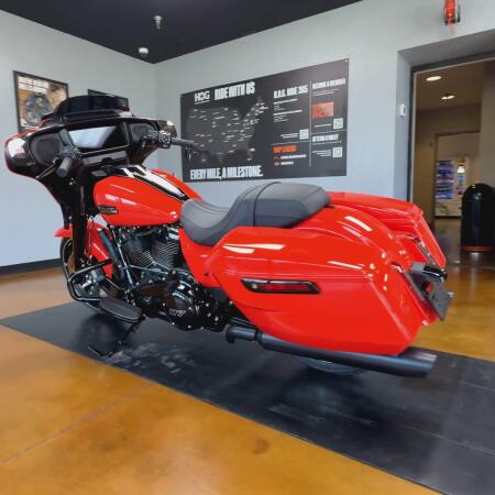 2026 Harley-Davidson® Street Glide® Blood Orange Black Trim thumb 1