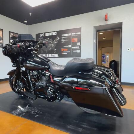 2020 Harley-Davidson® Street Glide® Special Vivid Black - Black Finish thumb 3
