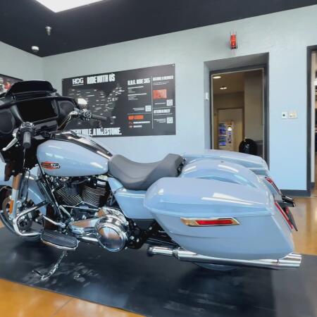 2026 Harley-Davidson® Street Glide® Dark Billiard Gray Black Solo Cast Wheels thumb 1