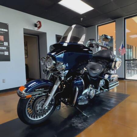 2013 Harley-Davidson® Ultra Classic® Electra Glide® BIG BLUE/V BLK W/ PINSTRIPE thumb 0