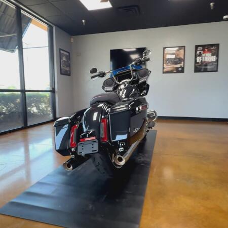 2026 Harley-Davidson® Road Glide® Midnight Ember Chrome Trim thumb 3
