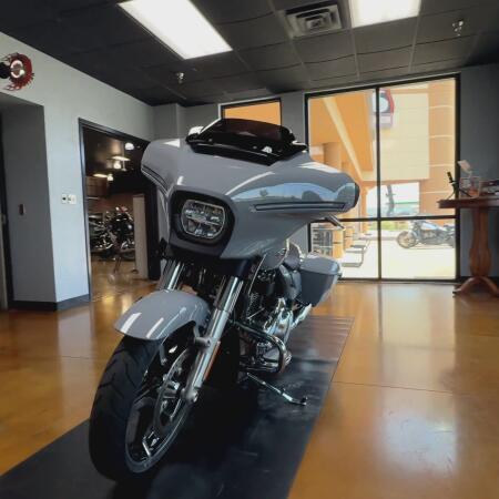 2026 Harley-Davidson® Street Glide® Dark Billiard Gray Black Solo Cast Wheels thumb 3