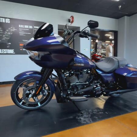 2026 Harley-Davidson® Road Glide® Purple Abyss Black Trim thumb 2
