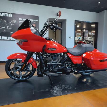 2026 Harley-Davidson® Road Glide® Blood Orange Black Trim thumb 2