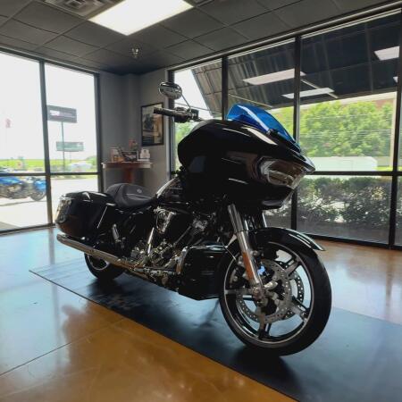 2026 Harley-Davidson® Road Glide® Midnight Ember Chrome Trim thumb 0