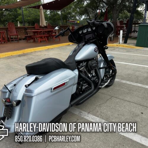 2023 Harley-Davidson® Street Glide® Special thumb 2