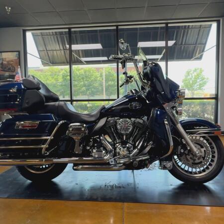 2013 Harley-Davidson® Ultra Classic® Electra Glide® BIG BLUE/V BLK W/ PINSTRIPE thumb 3