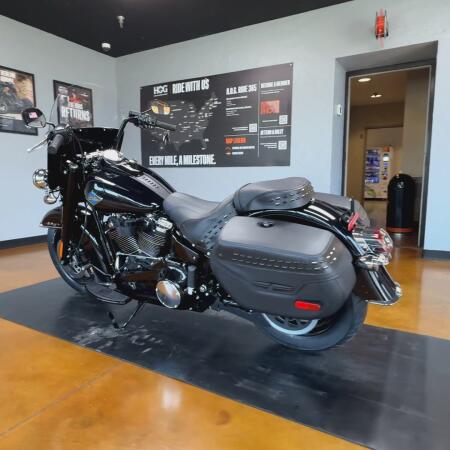 2026 Harley-Davidson® Heritage Classic Vivid Black - Black Finish thumb 3