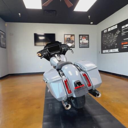 2026 Harley-Davidson® Street Glide® Dark Billiard Gray Black Solo Cast Wheels thumb 0