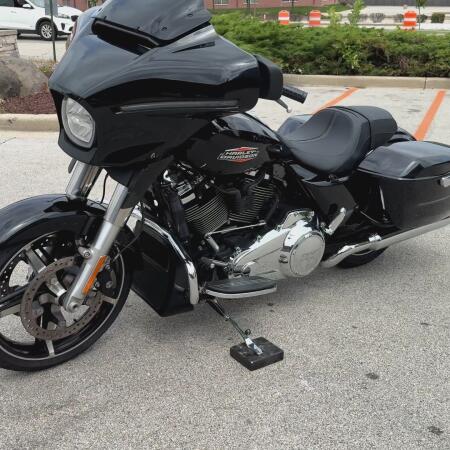 2024 Harley-Davidson® Street Glide® Vivid Black thumb 1