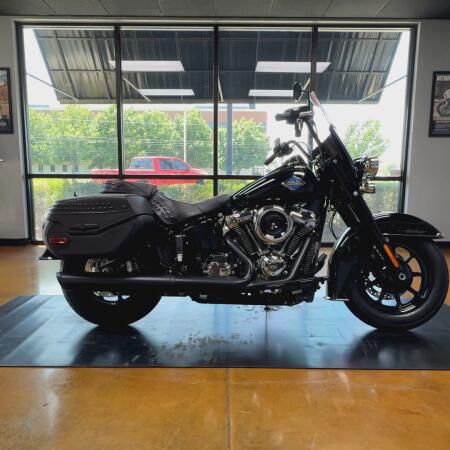 2026 Harley-Davidson® Heritage Classic Vivid Black - Black Finish thumb 0