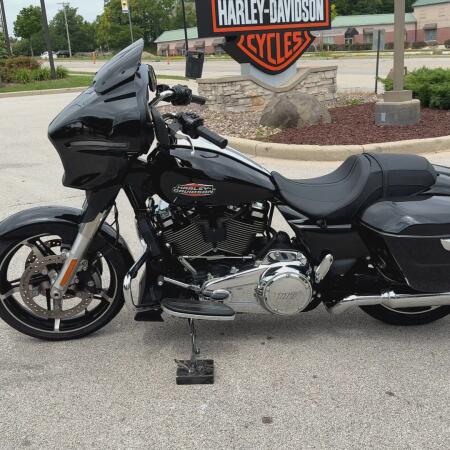 2024 Harley-Davidson® Street Glide® Vivid Black thumb 0