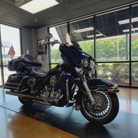 2013 Harley-Davidson® Ultra Classic® Electra Glide® BIG BLUE/V BLK W/ PINSTRIPE thumb 2