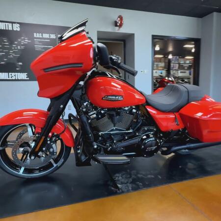 2026 Harley-Davidson® Street Glide® Blood Orange Black Trim thumb 2