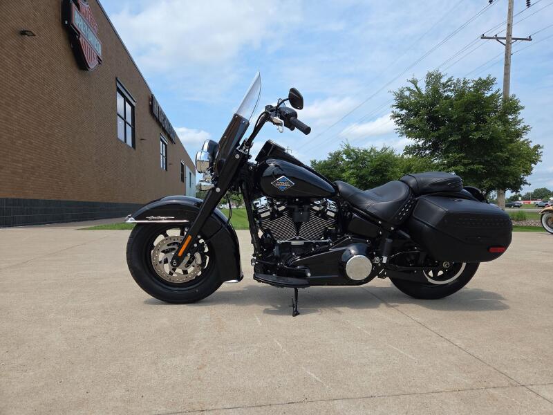 2026 Harley-Davidson® Heritage Classic Vivid Black Black Laced Wheels