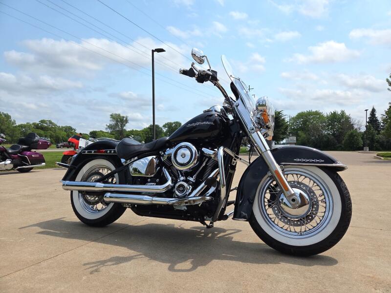 2019 Harley-Davidson® Deluxe Vivid Black
