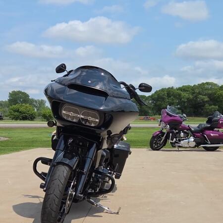 2020 Harley-Davidson® Road Glide® Special Vivid Black thumb 2