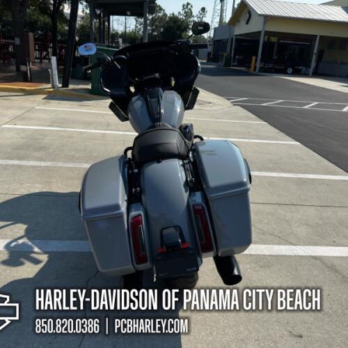 2026 Harley-Davidson® Road Glide® thumb 2