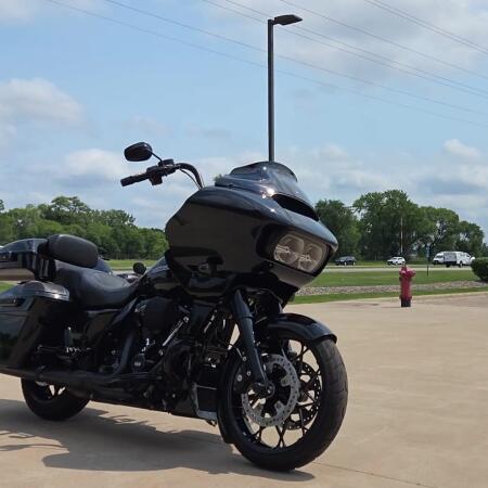 2020 Harley-Davidson® Road Glide® Special Vivid Black thumb 3