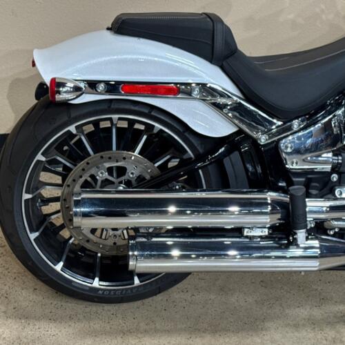 Harley-Davidson® Breakout® 117 2024 thumb 3