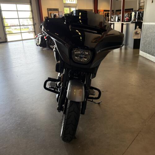 Harley-Davidson® CVO™ Street Glide™ 2025 thumb 3