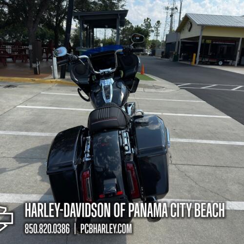 2026 Harley-Davidson® Road Glide® thumb 2