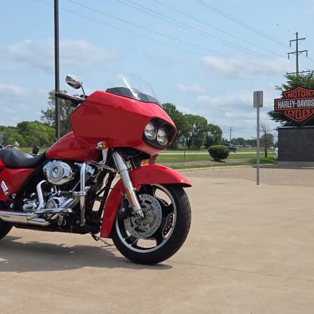 2010 Harley-Davidson® Road Glide® Custom Scarlet Red thumb 3