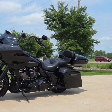 2020 Harley-Davidson® Road Glide® Special Vivid Black thumb 1
