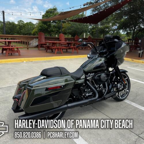 2026 Harley-Davidson® Road Glide® thumb 3