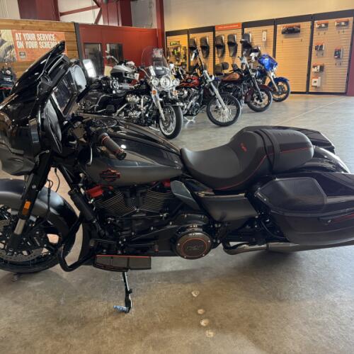 Harley-Davidson® CVO™ Street Glide™ 2025 thumb 2