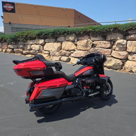 Harley-Davidson® CVO Street Glide Limited 2026 thumb 2