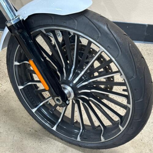 Harley-Davidson® Breakout® 117 2024 thumb 2