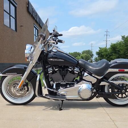 2019 Harley-Davidson® Deluxe Vivid Black thumb 0