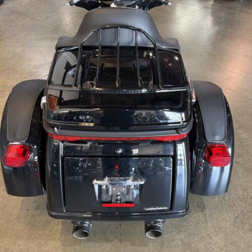2018 Harley-Davidson® Tri Glide® Ultra FLHTCUTG thumb 0