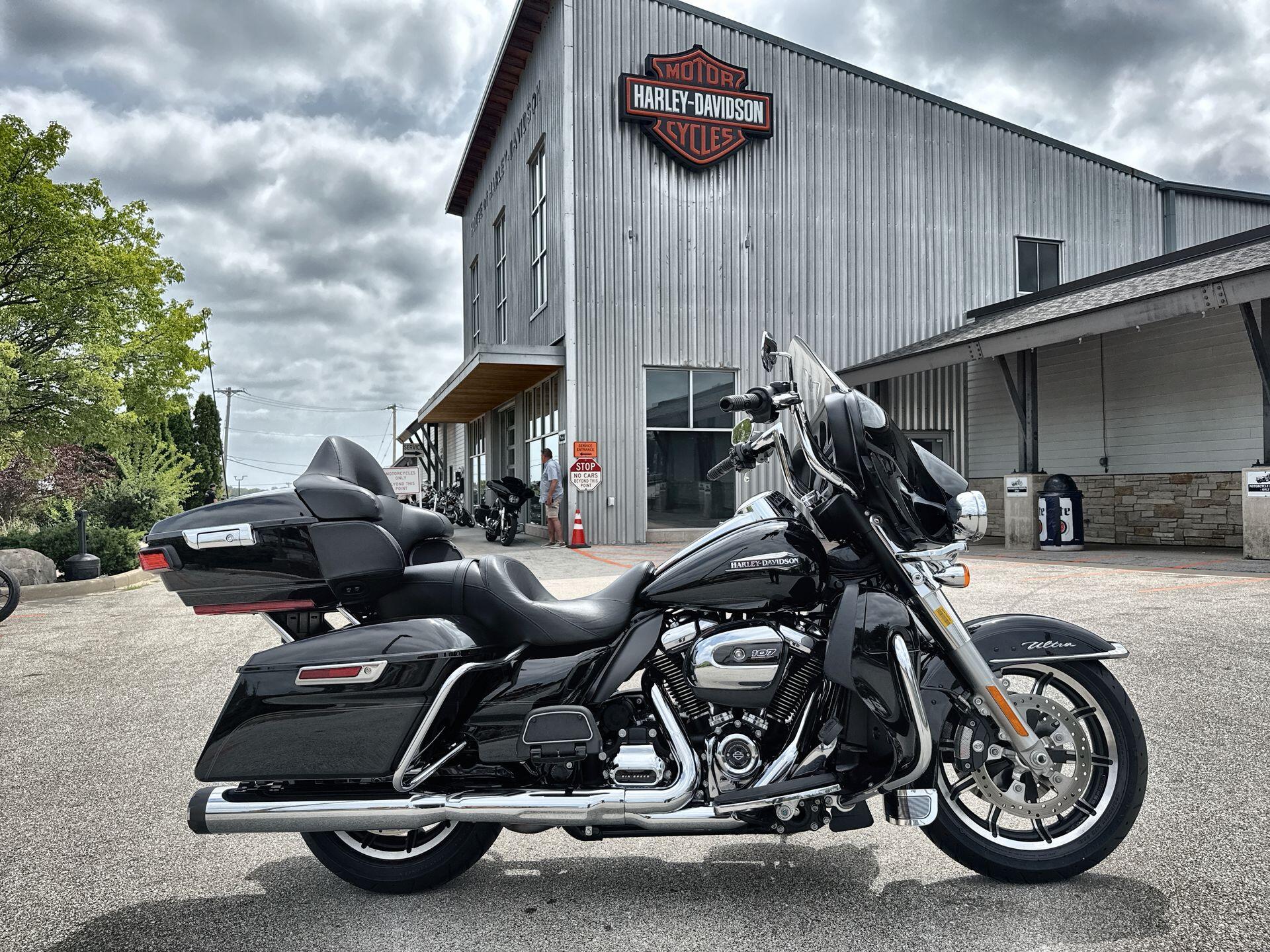 2018 Harley-Davidson® Electra Glide® Ultra Classic® Vivid Black
