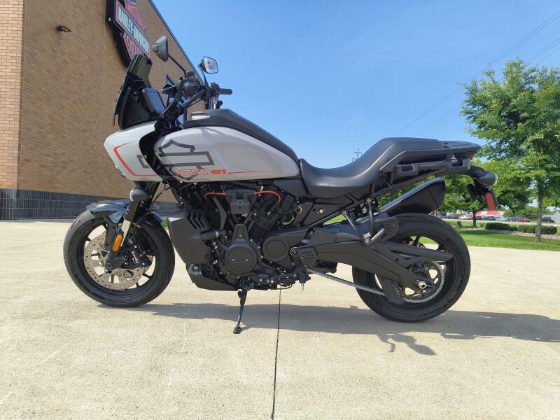 2025 Harley-Davidson® Pan America® 1250 ST Billiard Gray