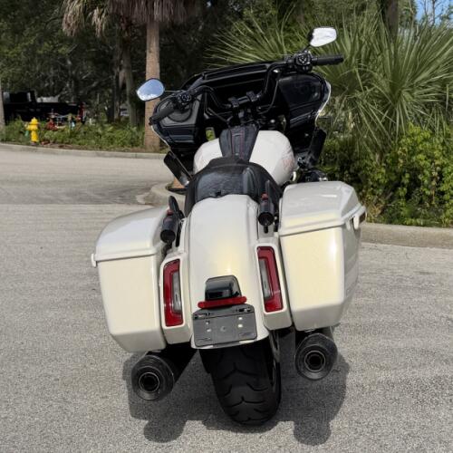 Harley-Davidson® CVO™ Road Glide® ST 2024 thumb 1